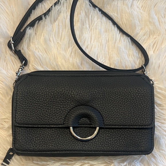 Bueno Handbags - Elegant Black Leather Crossbody Bag